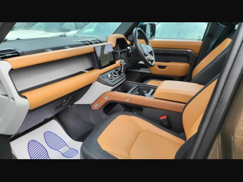 Land Rover Defender X-DYNAMIC HSE MHEV 2