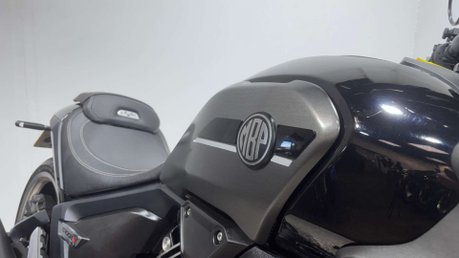 MBP C 2024 ONLY 3K 1 OWNER CRUISER BIKE 1000CC TOURER BIKE 18