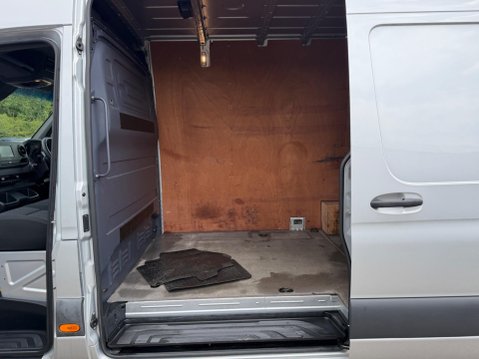 Mercedes-Benz Sprinter 2.0 319 CDI HD Premium Panel Van 5dr Diesel G-Tronic RWD L2 H2 Euro 6 (s/s) 19