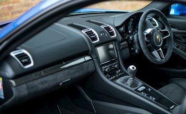 Porsche Cayman GT4 14