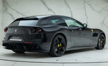 Ferrari GTC4 Lusso V12 6