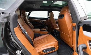 Lamborghini Urus 14