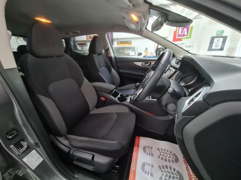 Nissan Qashqai 1.6 DIG-T N-Connecta Euro 6 (s/s) 5dr 38