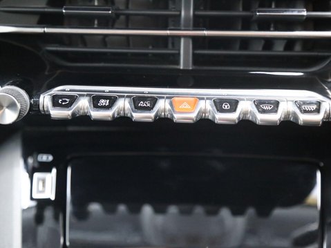 Peugeot e-2008 50kWh Allure Auto 5dr 18