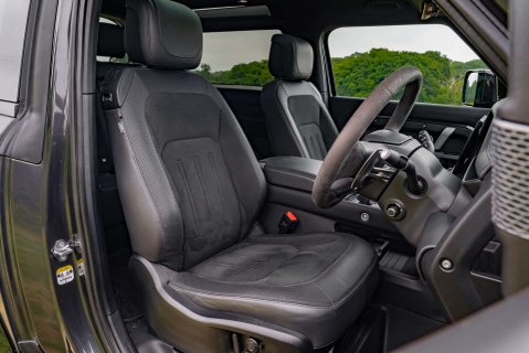 Land Rover Defender V8 Carpathian Edition 11
