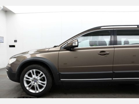 Volvo XC70 2.4 XC70 SE Luxury Nav D5 AWD Auto 4WD 5dr 9