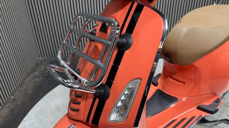 Piaggio Vespa Primavera 2018 ONLY 13K LONG MOT GREAT COLOUR SCHEME 125CC SCOOTER 18