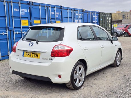 Toyota Auris 1.8 VVT-h T Spirit Hatchback 5dr Petrol Hybrid CVT Euro 5 (s/s) (136 ps) 15