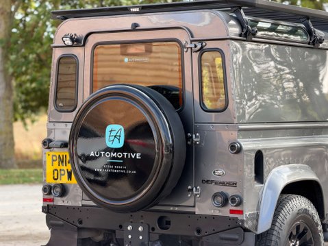 Land Rover Defender 2.2 Defender 90 XS Hard Top TD 4WD 5dr 5