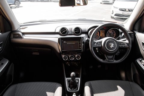 Suzuki Swift SZ5 DUALJET MHEV 3