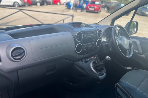 Citroen Berlingo Multispace 1.6 BlueHDi Feel Multispace MPV Wheel Chair Ramp 25