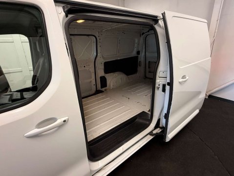 Vauxhall Vivaro 1.5 Vivaro 2900 Sportive S/S 27