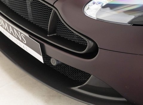 Aston Martin Vantage S V12 23