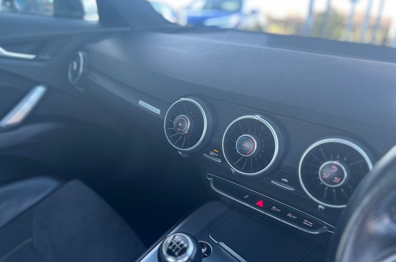 Audi TT 2.0 TDI ULTRA S LINE 21