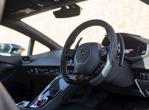 Lamborghini Huracan LP640-4 EVO 11