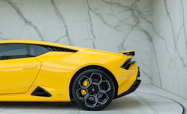 Lamborghini Huracan Tecnica 38
