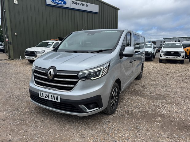 Renault Trafic Crew Cab AUTO LWB L2H1 Low Roof Sport LL30 Air Con Alloys Sensors EURO 6 3