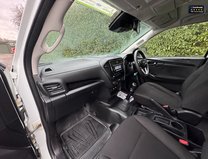 Isuzu D-Max Utility | 1.9 LT | AC | Camera | Double Cab 12