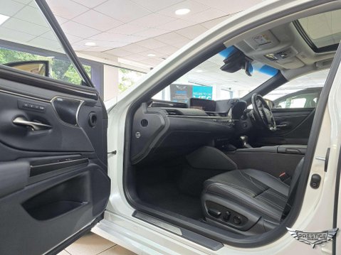 Lexus Es 2.5 300h Takumi E-CVT Euro 6 (s/s) 4dr 53