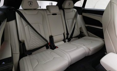 Lamborghini Urus V8 9