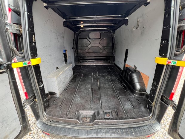 Ford Transit Custom SWB L1H1 (SOLD) 300 Limited Alloys Air Con Sensors Cruise EURO 6 10