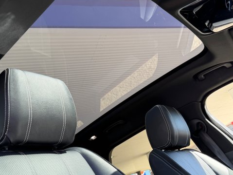 Land Rover Range Rover Velar R-DYNAMIC SE 27