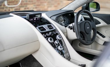 Aston Martin Vanquish S Volante 17