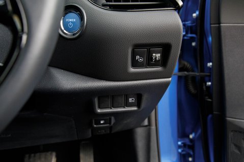 Toyota C-HR DESIGN 15