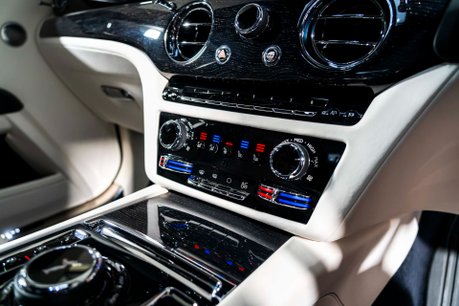 Rolls-Royce Ghost V12. STARLIGHT. H, C & M SEATS. REAR ENTERTAINMENT. HUD. A/CRUISE CONTROL 53