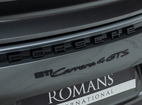 Porsche 911 Carrera 4 GTS (992) 35