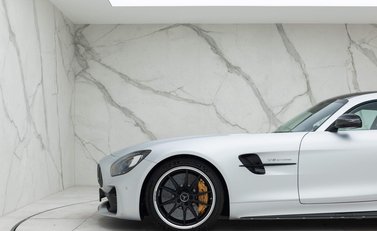 Mercedes-Benz AMG GT R Premium 26