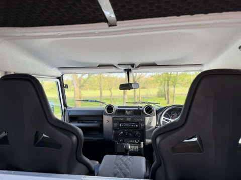Land Rover Defender 2.2 Defender 90 Hard Top TD 4WD 5dr 24