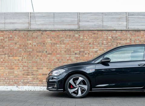 Volkswagen Golf GTI 22