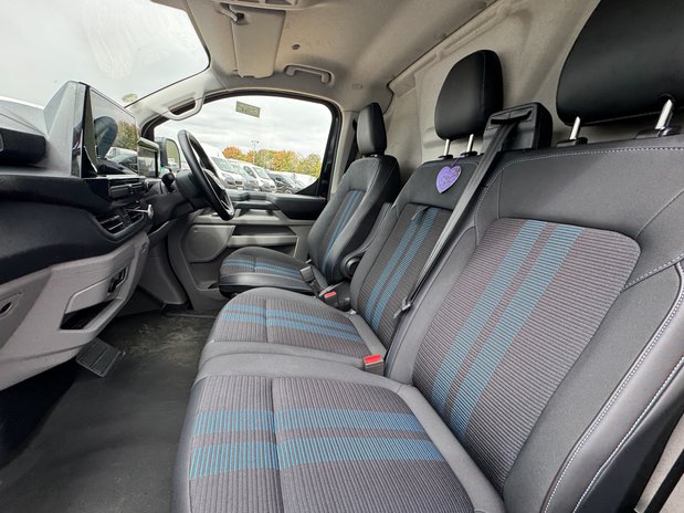 Ford Transit Custom AUTO SWB L1H1 (SOLD CM) Low Roof Sport 320 Air Con 165 Bhp Alloys Sensors C 13