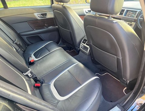 Jaguar XF 2.2 XF Portfolio D Auto 4dr 28