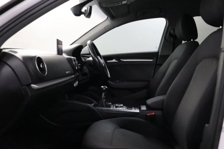 Audi A3 SPORTBACK TFSI SE TECHNIK 40