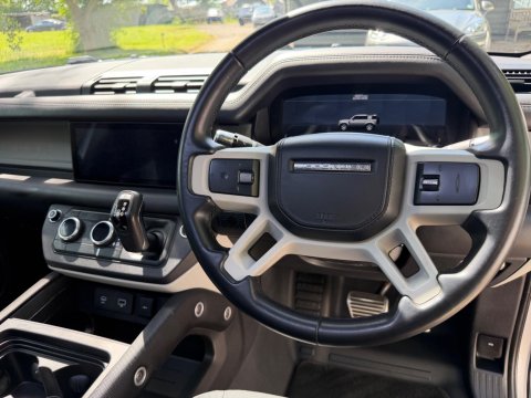 Land Rover Defender X-DYNAMIC S MHEV 53