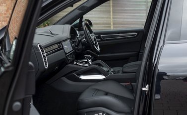 Porsche Cayenne Turbo S E-Hybrid 19