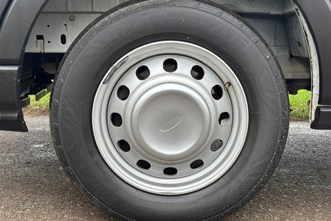 Ford Transit 350 Drw L4 130 ps Single Cab Dropside Truck 27