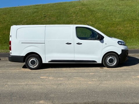 Vauxhall Vivaro 1.5 Vivaro F2900 Dynamic S/S 6
