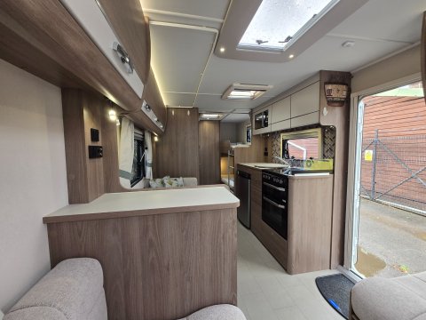 Compass Casita 586  6