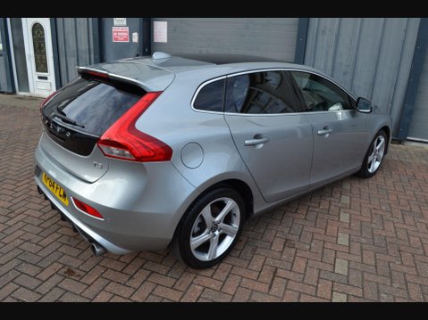 Volvo V40 1.6 T3 R-Design Nav Euro 5 (s/s) 5dr 3