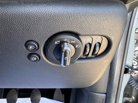 Mini Hatch COOPER 4