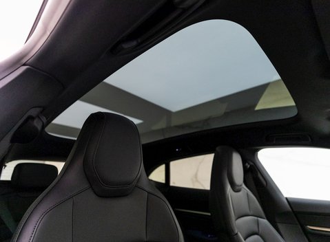 Porsche Taycan 4S Cross Turismo 12