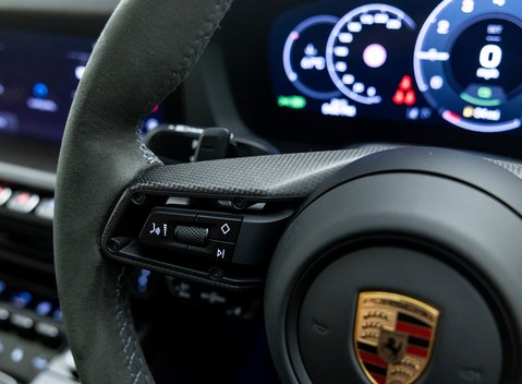 Porsche 911 Carrera GTS (992.2) 32