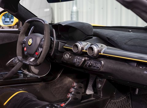 Ferrari LaFerrari Aperta 18