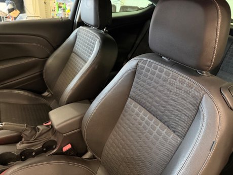 Vauxhall Astra GTC 1.6T 16V SRi Euro 5 3dr 28