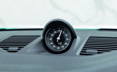 Porsche 911 Carrera GTS (992.2) 25