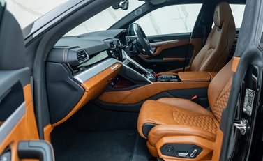 Lamborghini Urus 17