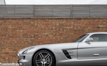 Mercedes-Benz SLS AMG 25